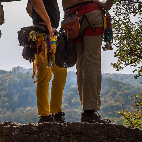 إجراءات لضمان السلامة في تسلق الصخور في الهواء الطلق